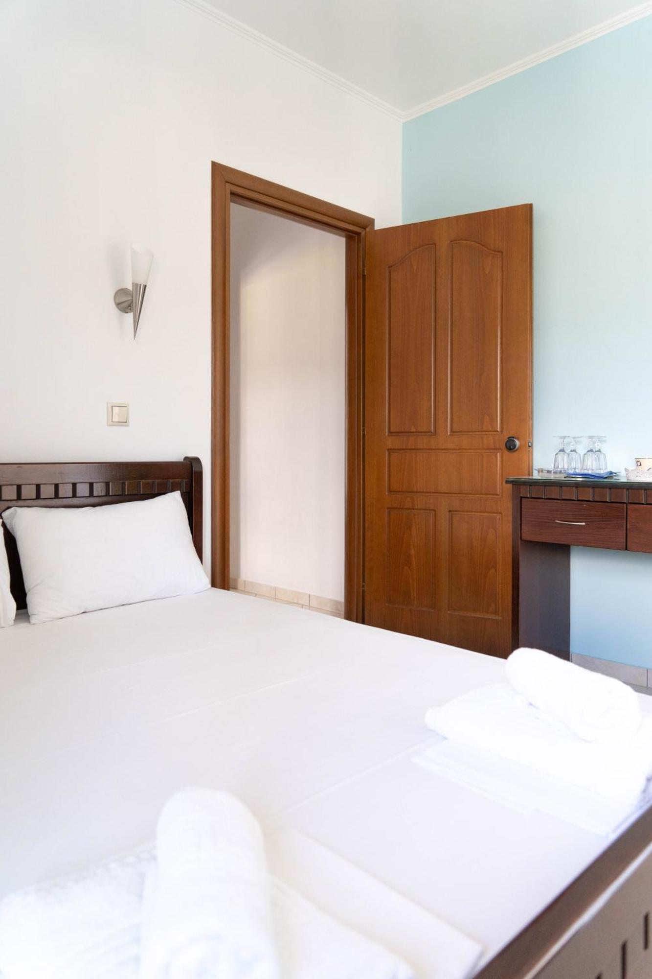 Hotel Alexandros อัมมูเดีย ภายนอก รูปภาพ