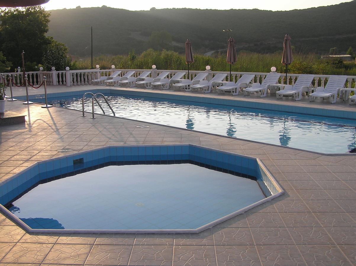 Hotel Alexandros อัมมูเดีย ภายนอก รูปภาพ